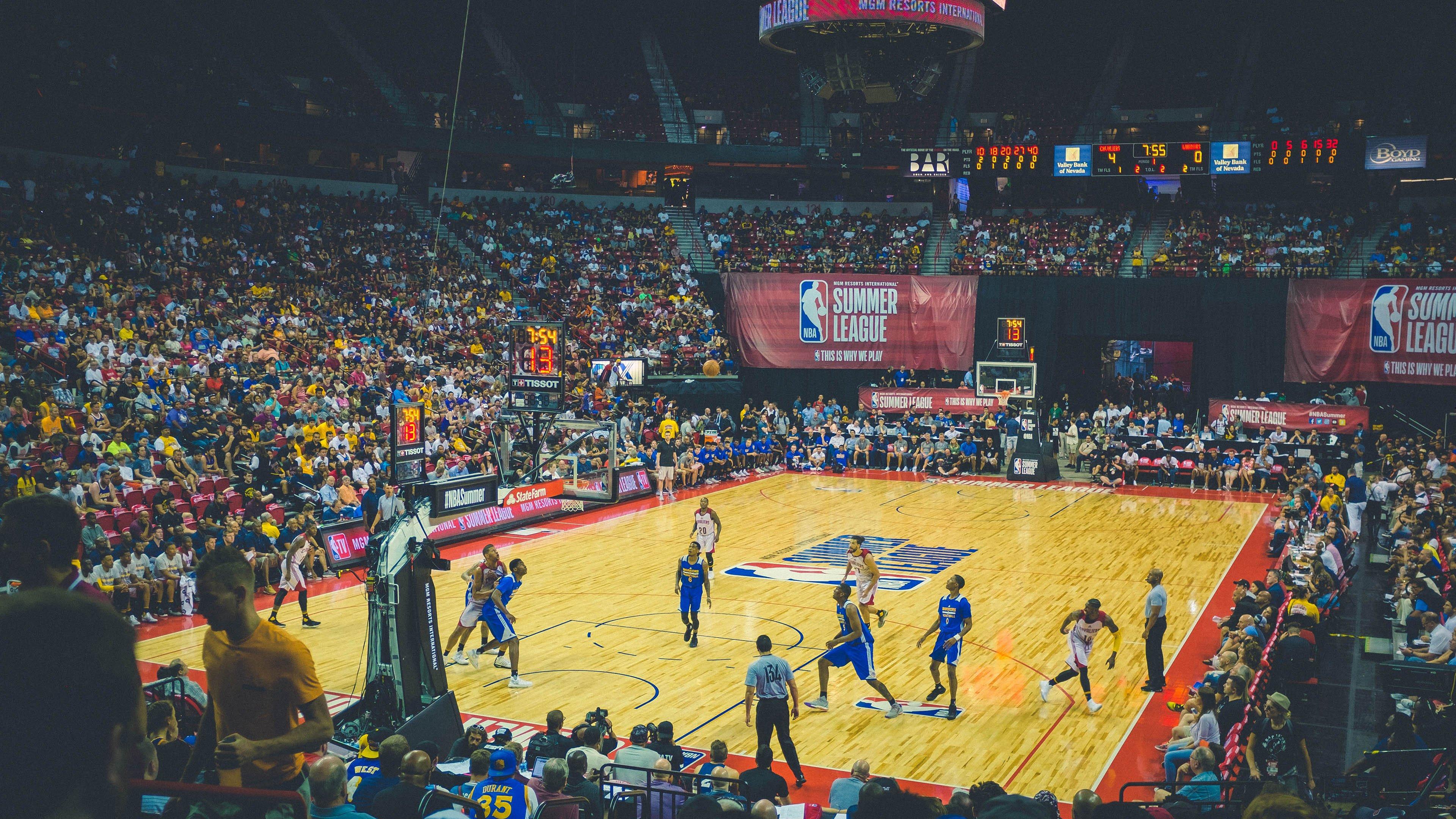 洛杉矶野火肆虐，湖人主场赛事紧急推迟，雷迪克家园化为灰烬