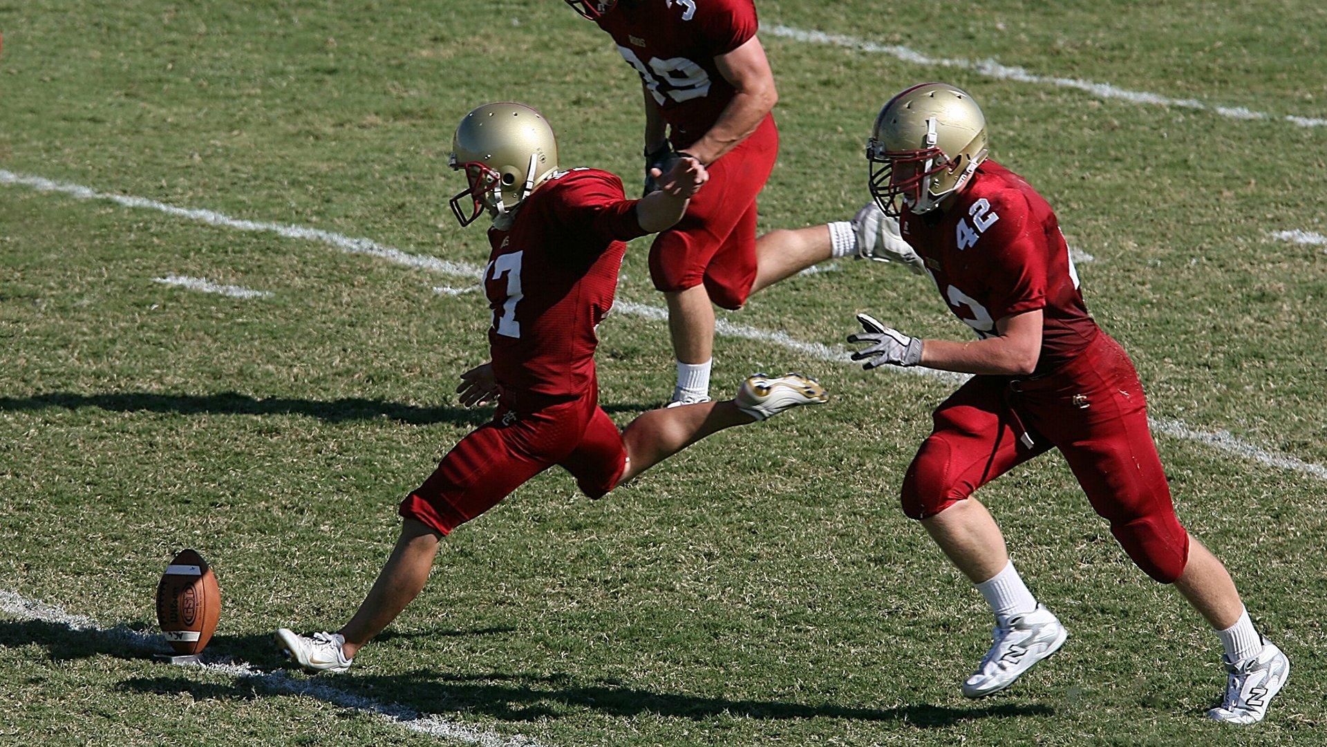 东亚杯揭幕战，洪喆传射建功姜成进梅开二度 韩国队三球完胜中国香港